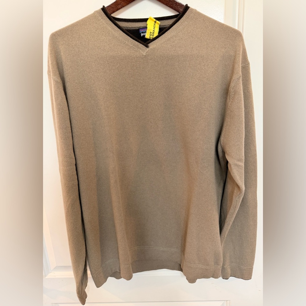 Patagonia Men's V-Neck Tan Sweater